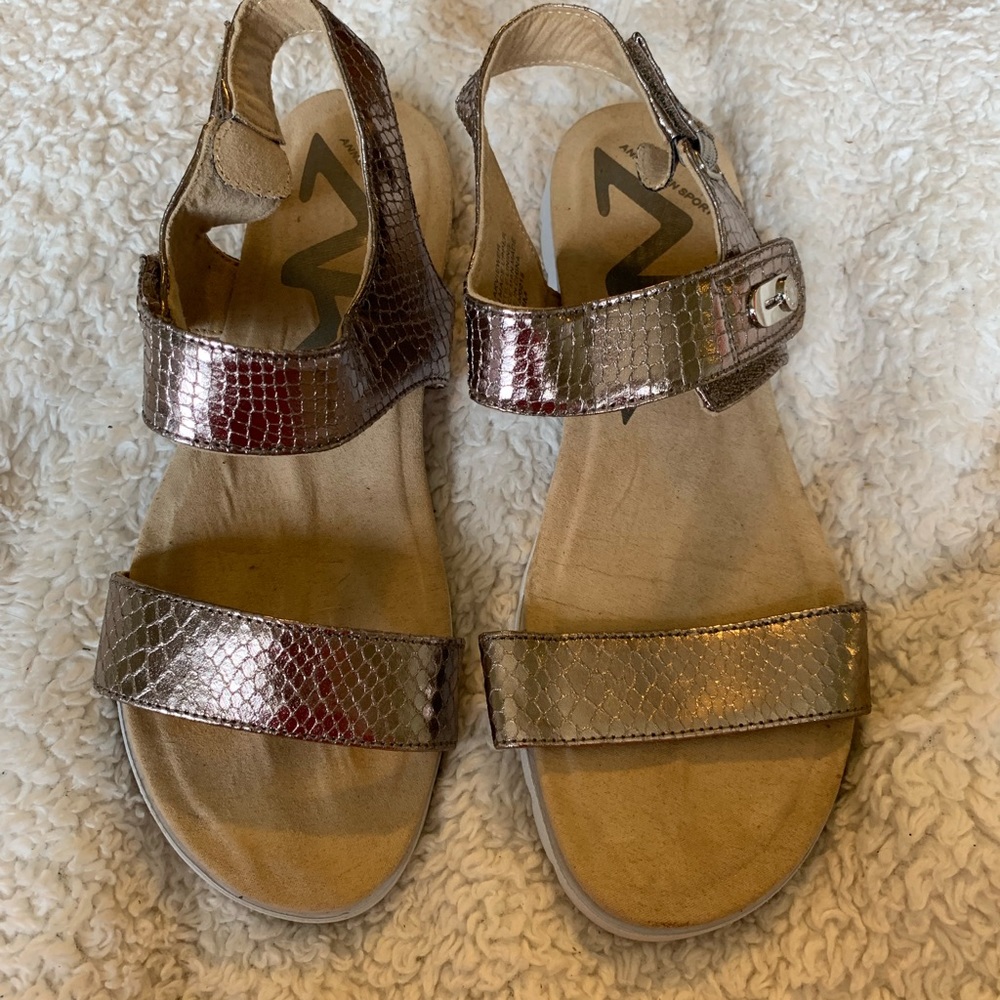 Sandals - Picture 4 of 6